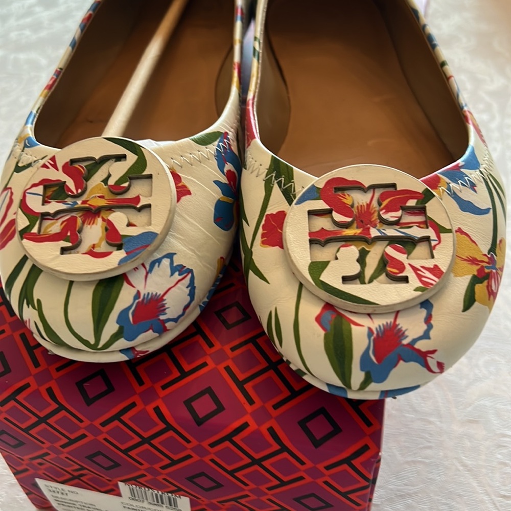 Shoes - Picture 4 of 6